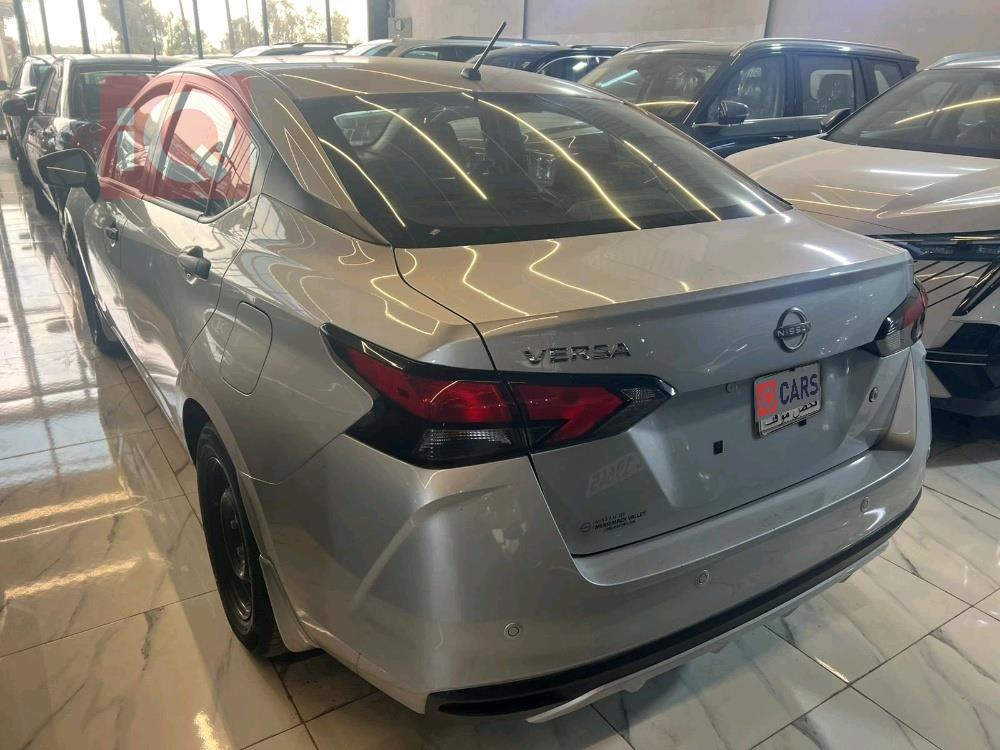 نيسان فيرسا